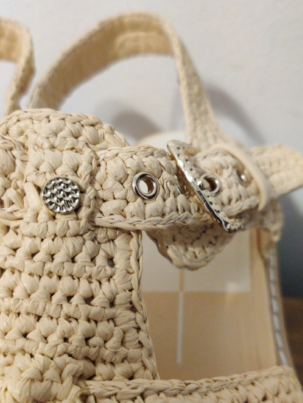 Dolce Vita Cream Woven Platform Sandals - Picture 14 of 16